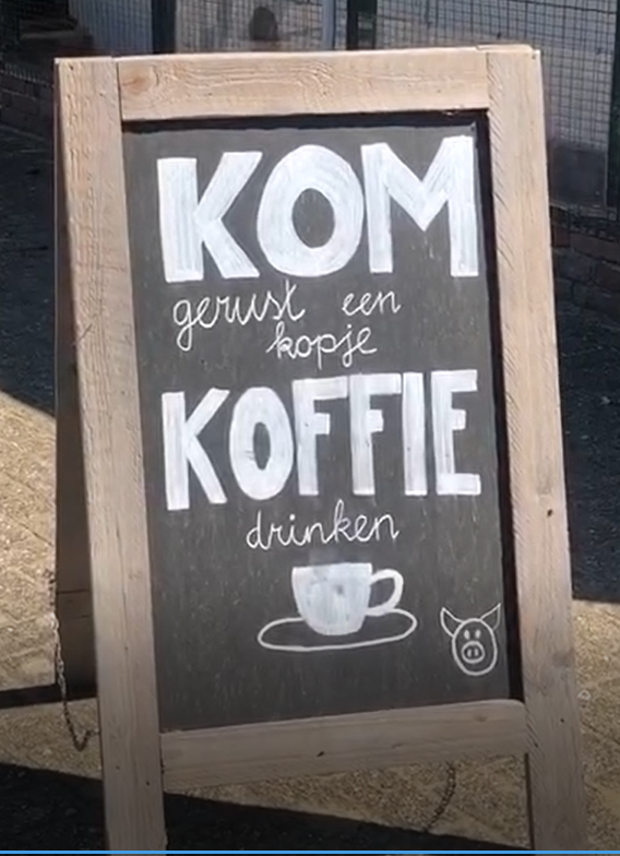 krijtbord met tekst koffie